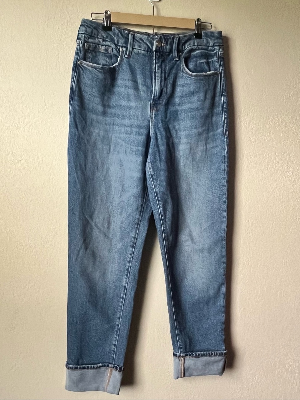 Good American The Weekender Cuffed Jeans
